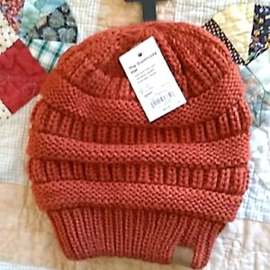 SUPER COZY HAT by Sonoma